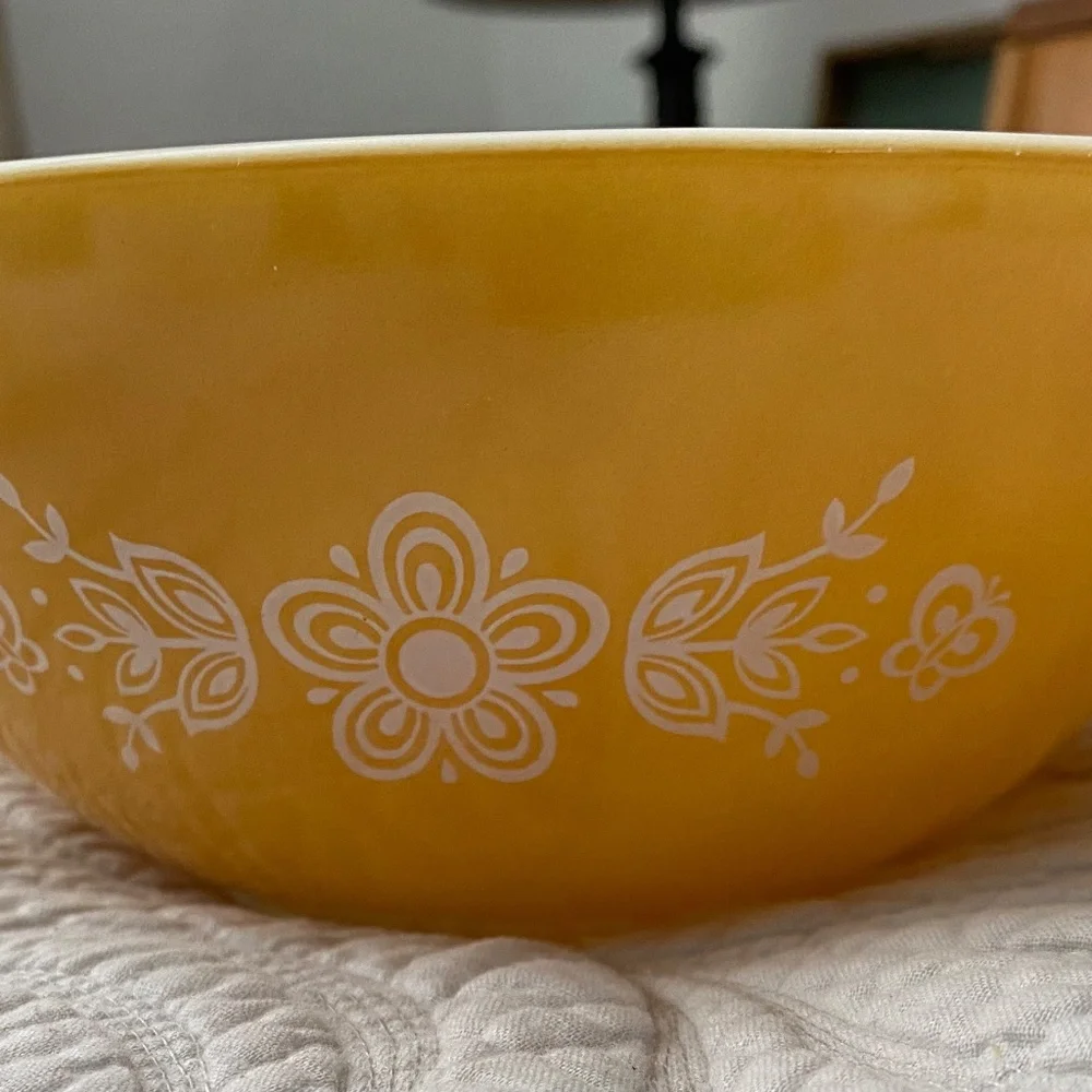 Pyrex/Vintage Set of 3/Gold Butterfly Nesting Mixing Bowls, 1972-1978